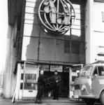 01.1964, Schließung Bali, Möbelpacker