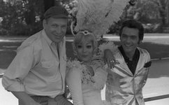 Jürgen Roland, H.J. Bäumler und Francisca Tu bei den Dreharbeiten zu "Dem Täter auf der Spur" 1969