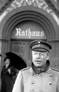 Heinz Rühmann (bei den Dreharbeiten zum Hauptmann von Köpenick)