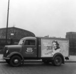 LKW mit Werbung für das Esplanade-Theater um 1950