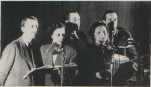 Synchronisation von „The Halfwayhouse“ 1946. Von links nach rechts: Eduard Marks, Ilse Bally, Richard Lauffen, Ida Ehre und Horst Wigankow