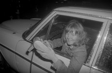 Dame mit Lautsprecher im Rahmen einer Pressevorstellung am 30.09.1976