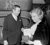 Heidi Kabel erhält den "Goldenen Bildschirm" am 6.1.1968